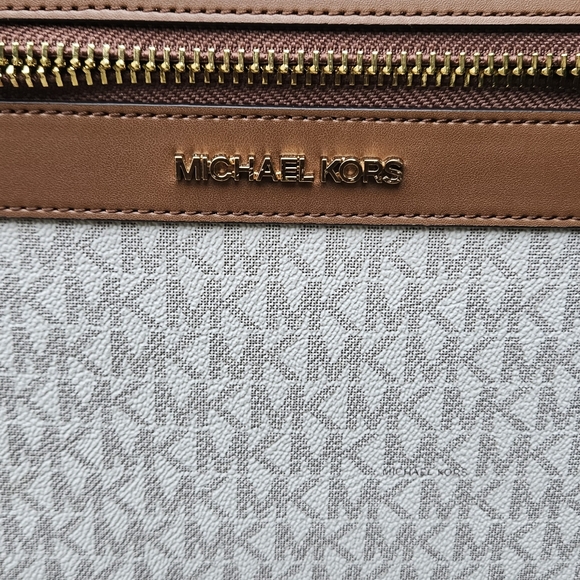 Michael Kors Luggage Set - Picture 9 of 12